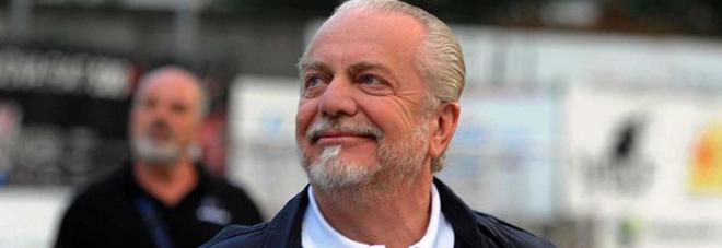 Il presidente del Napoli, Aurelio De Laurentiis, durante l'amichevole tra Napoli e Feralpi Sal??, vinta per 5-2 dagli azzurri nel secondo test stagionale a Dimaro, 24 luglio 2015. ANSA/CUOMO/UFFICIO STAMPA SSC NAPOLI ++ NO SALES, EDITORIAL USE ONLY ++