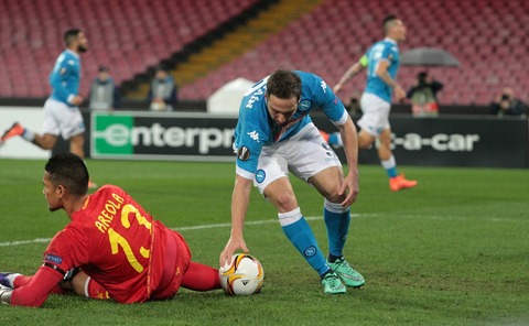 SPORT Napoli Villareal esultanza gol hamsik higuain raccoglie il pallone (RENATO ESPOSITO NEWFOTOSUD)