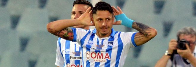 Foto LaPresse - Fabio Urbini 01 06 2016 Pescara - Italia Sport Calcio Pescara - Novara Campionato di Calcio Serie B 2015/2016 ConTe.it Play Off - Stadio L. Cornacchia Nella foto:Lapadula Pescara Goal Photo LaPresse - Fabio Urbini 01 06 2016 Pescara - Italy Sport Soccer Pescara - Novara Italian Football Championship League B 2015/2016 ConTe.it Play Off - L. Cornacchia Stadium In the pic:Lapadula Pescara Goal